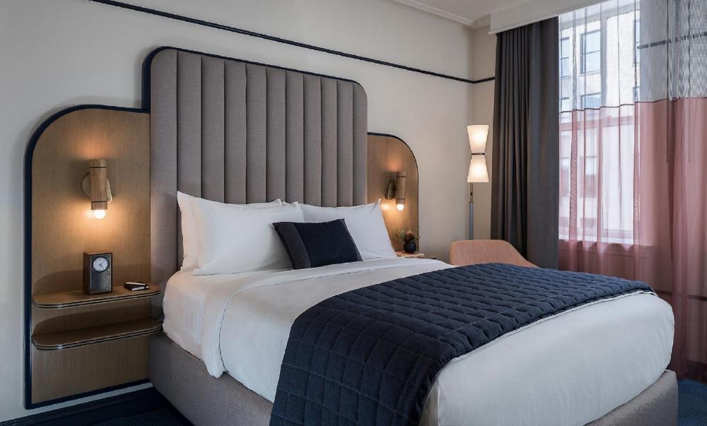 Queen Room interior